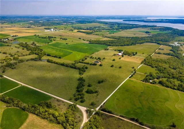 2nd image of 110 N 1150 Rd, Berryton, KS 66409 | MLS# 2591888