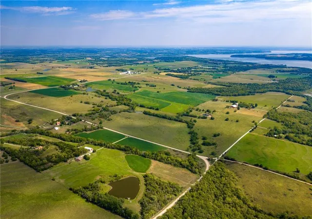 3rd image of 110 N 1150 Rd, Berryton, KS 66409 | MLS# 2591888