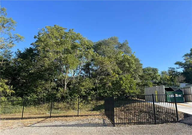 1st image of 6406 E 87th St, Kansas City, MO 64138 | MLS# 2591974