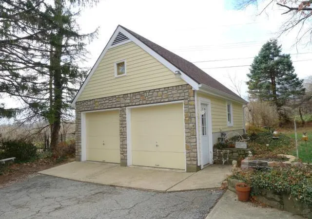 5th image of 1954 Lake Ter, Independence, MO 64055 | MLS# 2592085