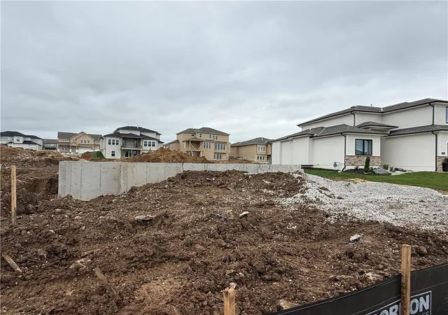 4th image of 18616 Reinhardt St, Overland Park, KS 66085 | MLS# 2592373
