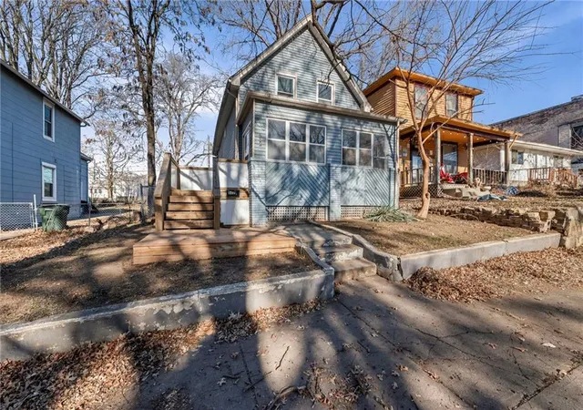 Homes for sale in Leavenworth, KS | 512 Ottawa St, Leavenworth, KS 66048 | MLS# 2592383