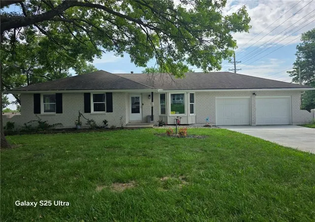 1st image of 11601 E 62nd St, Raytown, MO 64133 | MLS# 2592720