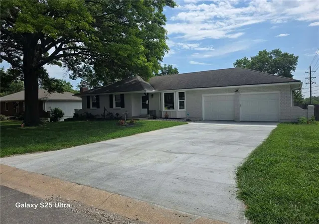 Photo 3 of Single family home for sale at 11601 E 62nd Street, Raytown, MO 64133 | MLS# 2592720 | Listing updated on 2026-08-31