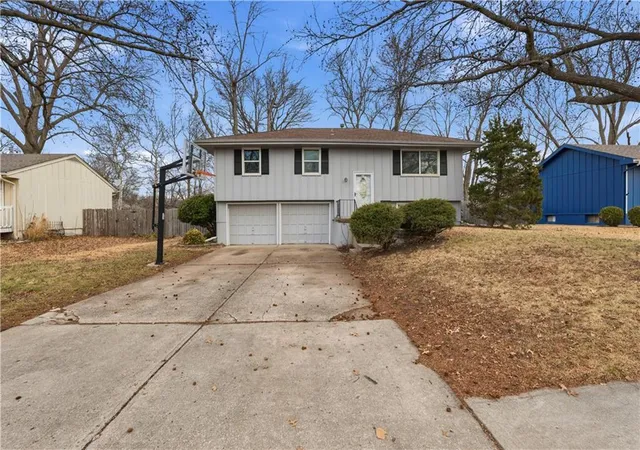 1st image of 504 Sw Persels Rd, Lees Summit, MO 64081 | MLS# 2592738