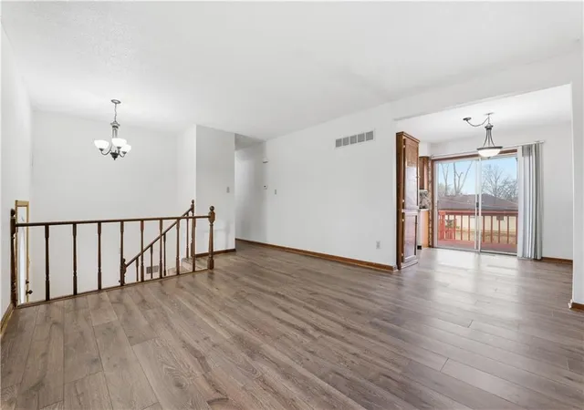 3rd image of 504 Sw Persels Rd, Lees Summit, MO 64081 | MLS# 2592738