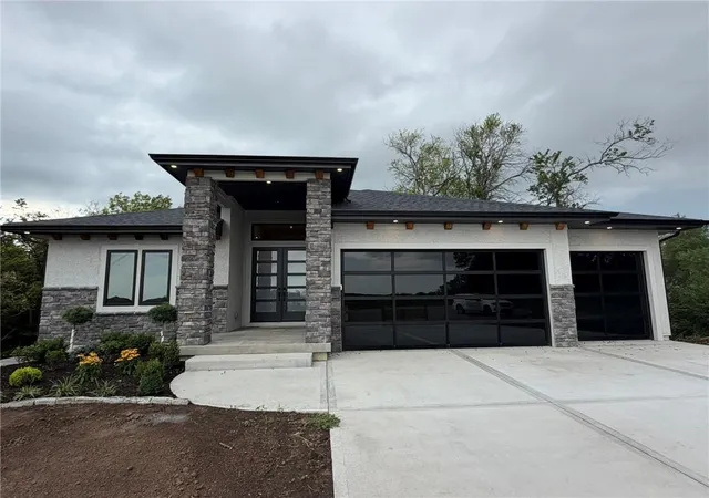 Single family home for sale at 8910 Ginger St, Lenexa, KS 66227 | MLS# 2592746