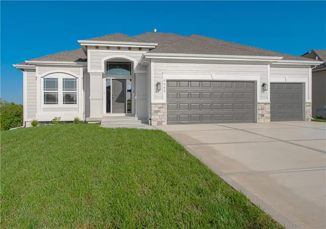 1st image of 4810 Ne 105th St, Kansas City, MO 64156 | MLS# 2592771