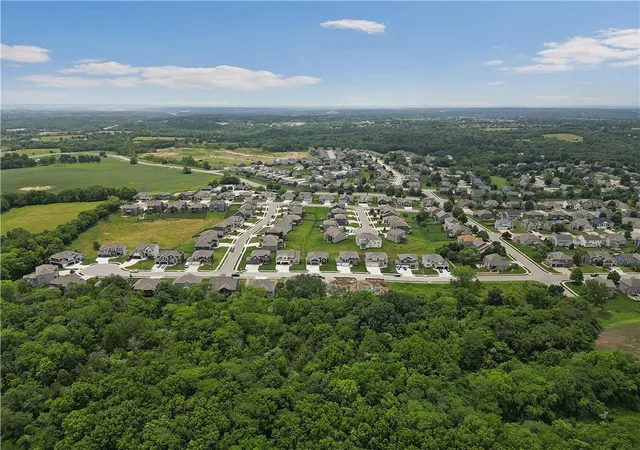 3rd image of 4810 Ne 105Th St, Kansas City, MO 64156 | MLS# 2592771