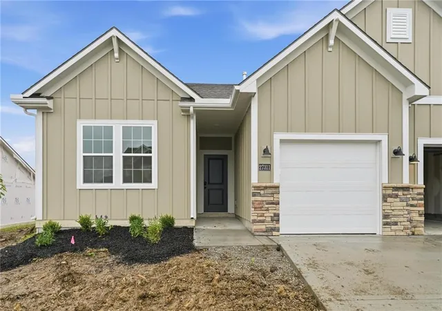 Homes for sale in Lee's Summit, MO | 27313 Acacia Dr, Lee's Summit, MO 64086 | MLS# 2592788