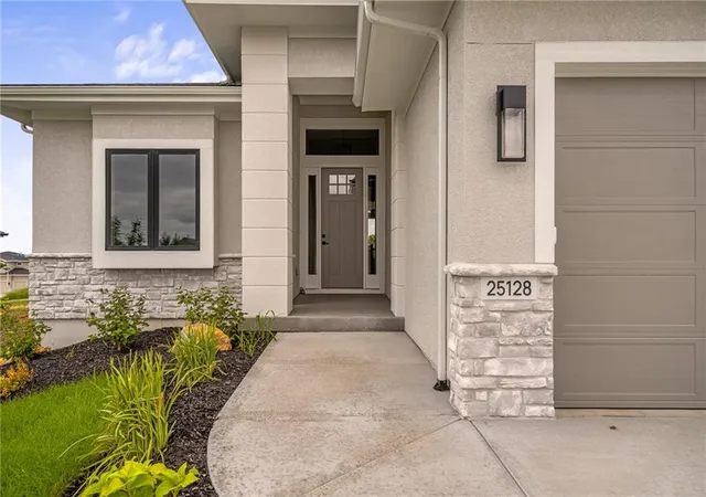 3rd image of 25128 W 141St Ter, Olathe, KS 66061 | MLS# 2592879