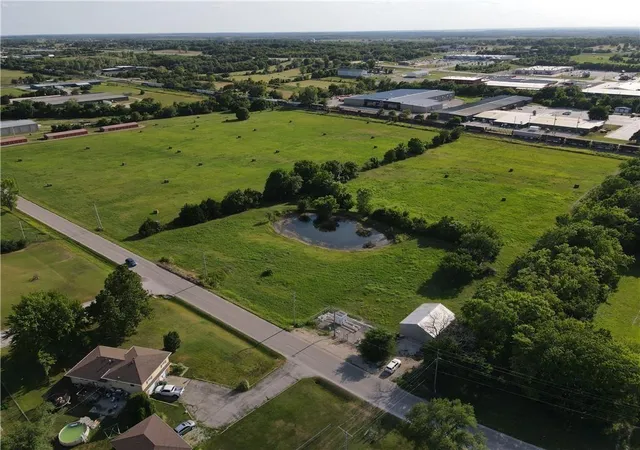 Homes for sale in Fort Scott, KS | 2412 S Margrave - 10 Acres St, Fort Scott, KS 66701 | MLS# 2592920