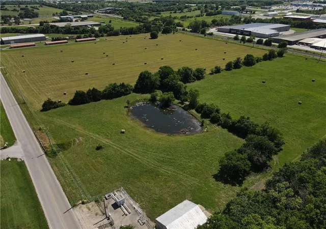 Homes for sale in Fort Scott, KS | 2412 S Margrave - 10 Acres St, Fort Scott, KS 66701 | MLS# 2592920