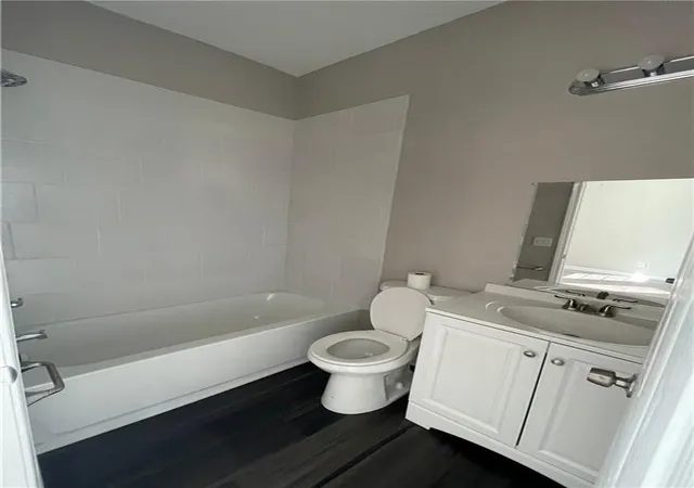 Listing Photo 2 - Condo for sale in building located at 1002 N 9th St, Saint Joseph, MO 64501 - Unit #