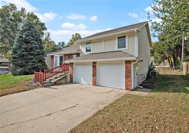 Homes for sale in Leavenworth, KS | 2116 Cambridge St, Leavenworth, KS 66048 | MLS# 2593078
