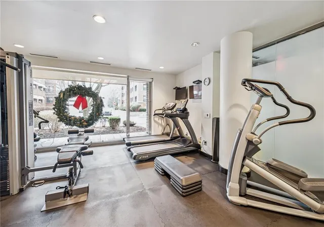 Photo 5 of Condo for sale at 803 W 48th Street #402, Kansas City, MO 64112 | MLS# 2593168 | Listing updated on 2026-08-15