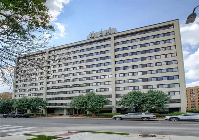 47th image of 803 W 48th St #402, Kansas City, MO 64112 | MLS# 2593168