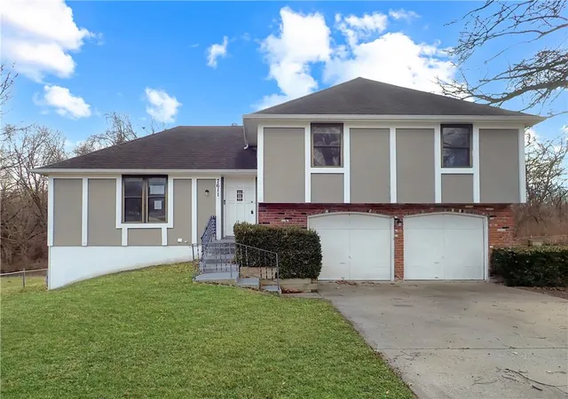 Homes for sale in Kansas City, MO | 7611 E 100th Ter, Kansas City, MO 64134 | MLS# 2594467