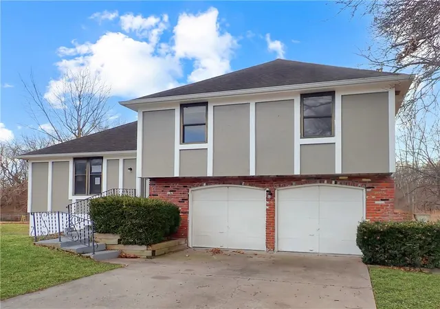 Homes for sale in Kansas City, MO | 7611 E 100Th Ter, Kansas City, MO 64134 | MLS# 2594467