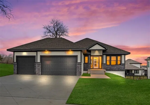 1st image of 3222 Sw Enoch St, Lee's Summit, MO 64082 | MLS# 2594504