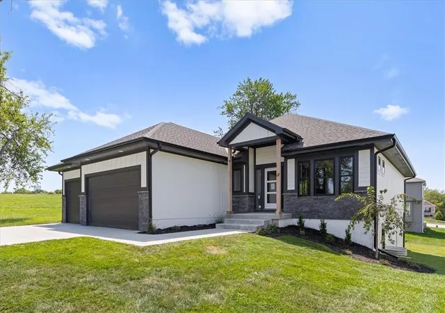 Photo 1 of Single family home for sale at 3222 Sw Enoch St, Lees Summit, MO 64082 | MLS# 2594504 | Listing updated on 2026-10-07