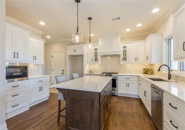 Photo 3 of Single family home for sale at 11419 S Waterford Dr, Olathe, KS 66061 | MLS# 2594662 | Listing updated on 2026-09-01
