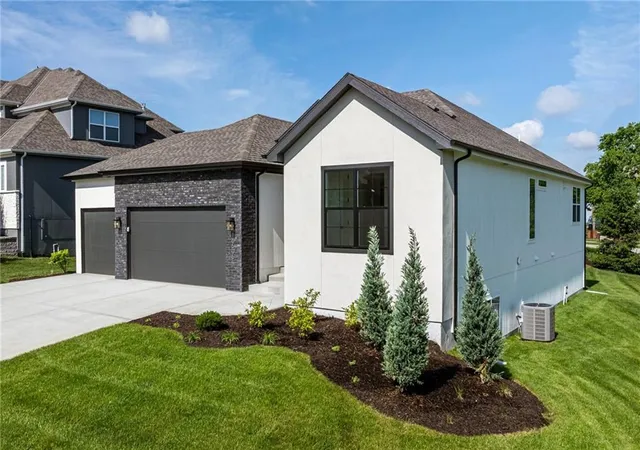 Homes for sale in Olathe, KS | 16506 S Loiret St, Olathe, KS 66062 | MLS# 2594730