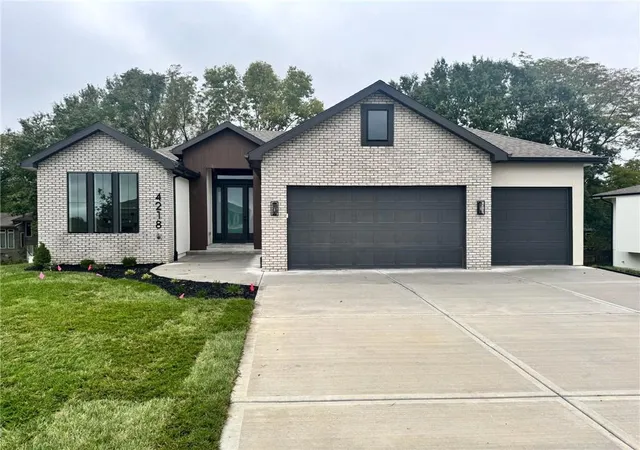Single family home for sale at 4218 NW 77th Terrace, Kansas City, MO 64151 | MLS# 2594860