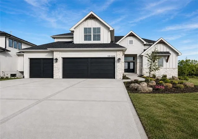 1st image of 15340 W 161st Ter, Olathe, KS 66062 | MLS# 2594958