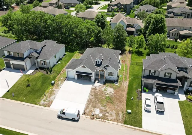 20th image of 2616 Ne Woodland Oak Dr, Lees Summit, MO 64086 | MLS# 2595086