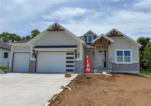 Homes for sale in Lee's Summit, MO | 2616 Ne Woodland Oak Dr, Lee's Summit, MO 64086 | MLS# 2595086