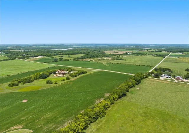 3rd image of 645 N 900 Rd, Lawrence, KS 66047 | MLS# 2595134