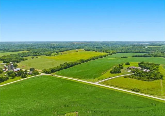 4th image of 645 N 900 Rd, Lawrence, KS 66047 | MLS# 2595134