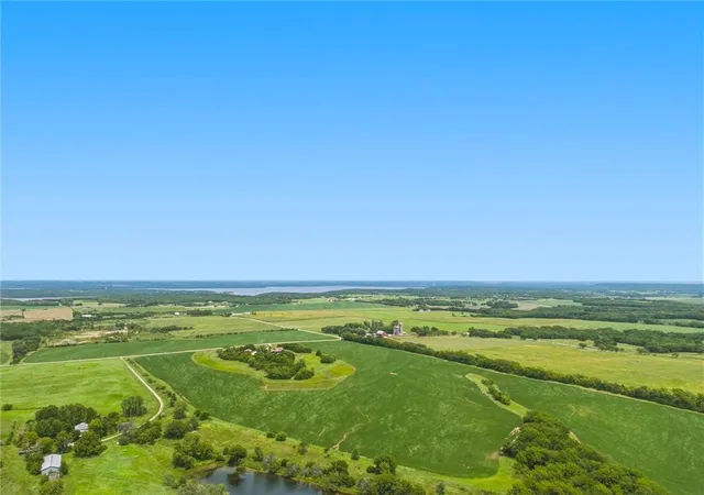 5th image of 645 N 900 Rd, Lawrence, KS 66047 | MLS# 2595134