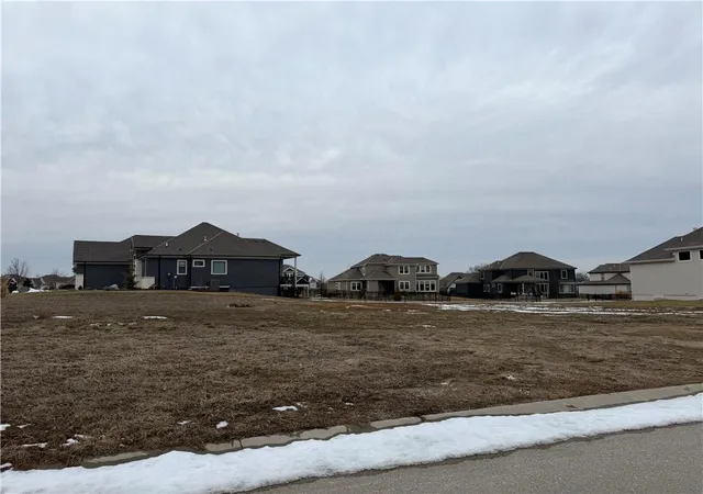 Photo 1 of Sale Pending at 3104 Ne 102nd Street, Kansas City, MO 64155 | MLS# 2595138 | Listing updated on 2026-04-08