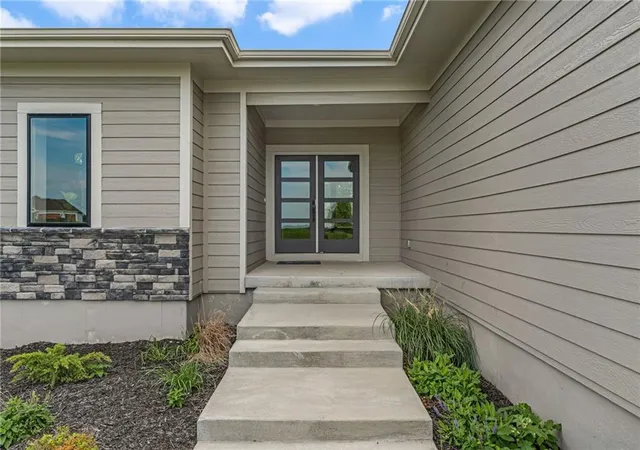 Photo 4 of Single family home for sale at 14033 S Landon St, Olathe, KS 66061 | MLS# 2595181 | Listing updated on 2026-10-22