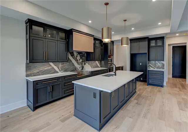Photo 3 of Single family home for sale at 3116 Oak St, Kansas City, MO 64111 | MLS# 2595186 | Listing updated on 2026-08-26
