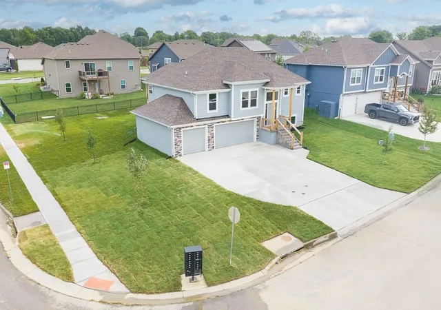 Photo 2 of Sale Pending at 15624 Sheridan Ct, Basehor, KS 66007 | MLS# 2595187 | Listing updated on 2026-10-01