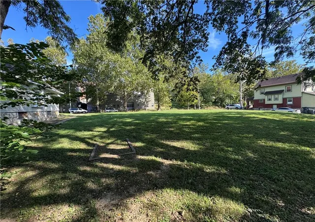 3rd image of 4316 Forest Ave, Kansas City, MO 64110 | MLS# 2595209
