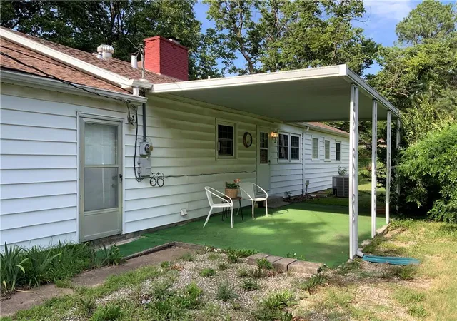 Homes for sale in Iola, KS | 7 W Garfield St, Iola, KS 66749 | MLS# 2595275