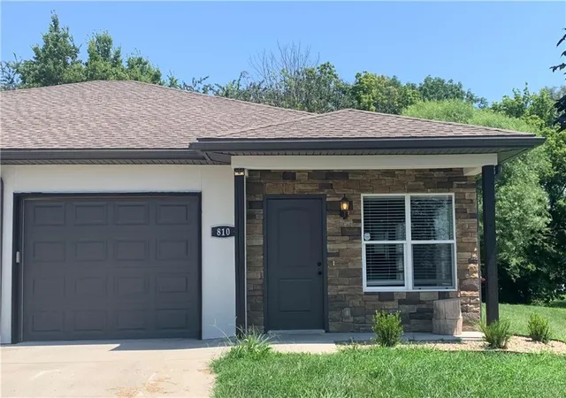 1st image of 810 Riffle Dr, Pleasant Hill, MO 64080 | MLS# 2595280