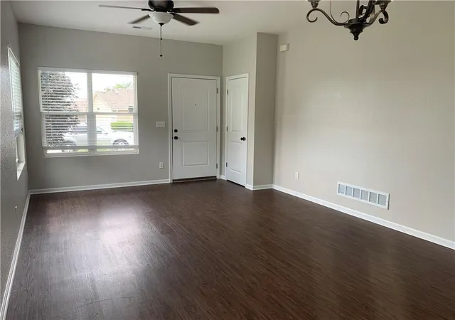 4th image of 810 Riffle Dr, Pleasant Hill, MO 64080 | MLS# 2595280