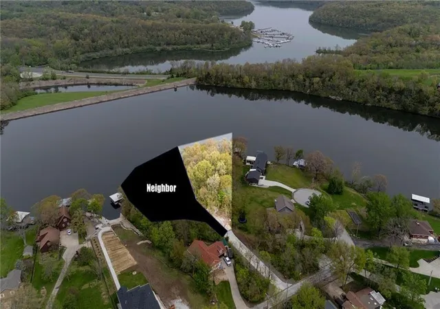1st image of 1676 Ne Ozark Dr, Lees Summit, MO 64086 | MLS# 2595417