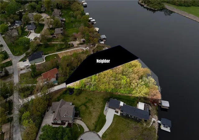 3rd image of 1676 Ne Ozark Dr, Lees Summit, MO 64086 | MLS# 2595417