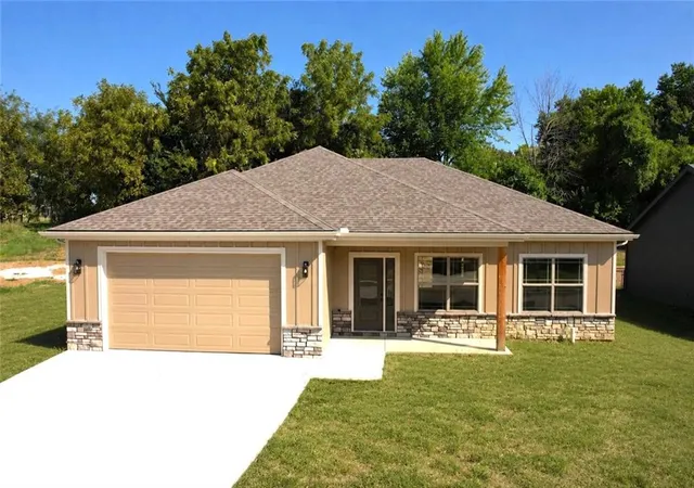 Photo 1 of Sale Pending at 1322 Kristie Cir, Excelsior Springs, MO 64024 | MLS# 2595462 | Listing updated on 2026-09-30