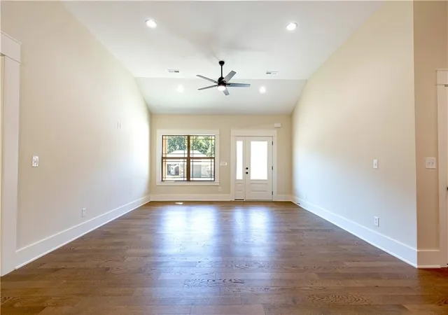 Photo 4 of Sale Pending at 1322 Kristie Cir, Excelsior Springs, MO 64024 | MLS# 2595462 | Listing updated on 2026-09-30