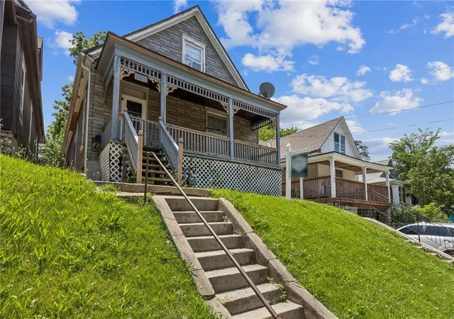 2nd image of 747 Reynolds Ave, Kansas City, KS 66101 | MLS# 2595479