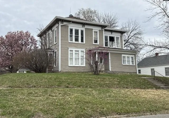 Photo 1 of Multi family home for sale at 605 N Vine St, Maryville, MO 64468 | MLS# 2595578 | Listing updated on 2026-10-08