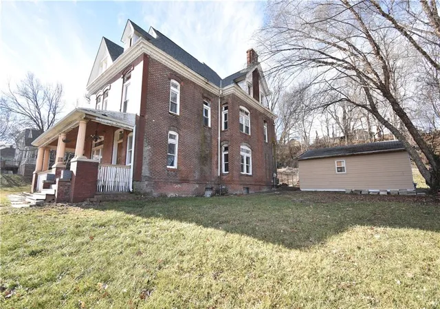 1st image of 1308 N 11th St, Saint Joseph, MO 64501 | MLS# 2595762