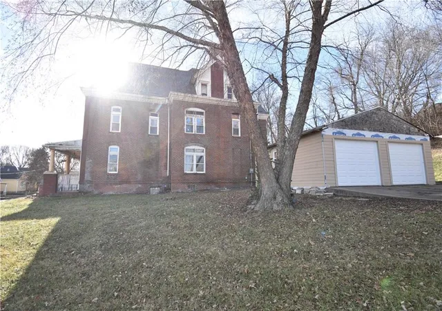 2nd image of 1308 N 11th St, Saint Joseph, MO 64501 | MLS# 2595762